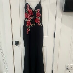 Windsor Small Elegant Black Floral Embroidered Dress Prom Formal Gown Strapless